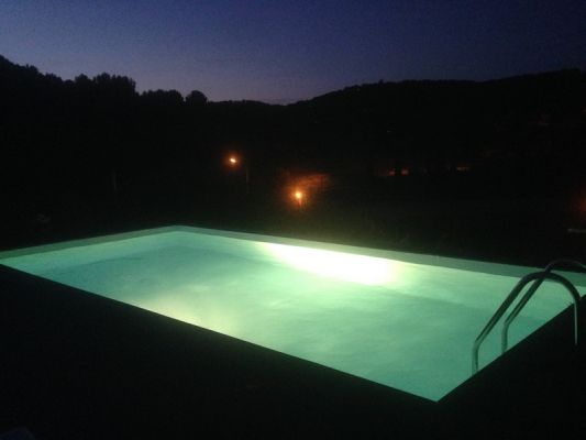 lumière sur piscine de bandol